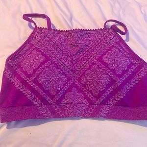 No boundaries medium sport bra